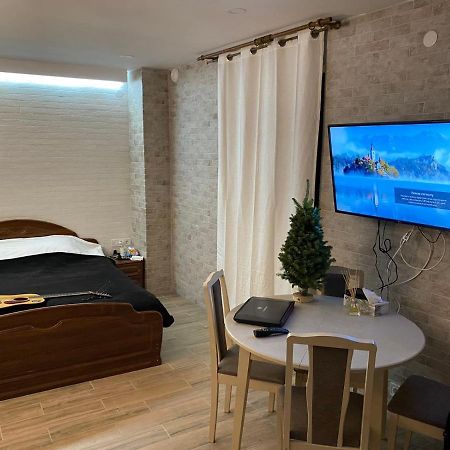 Freedom Apartment On Khmelnytsky Str 리비프 외부 사진